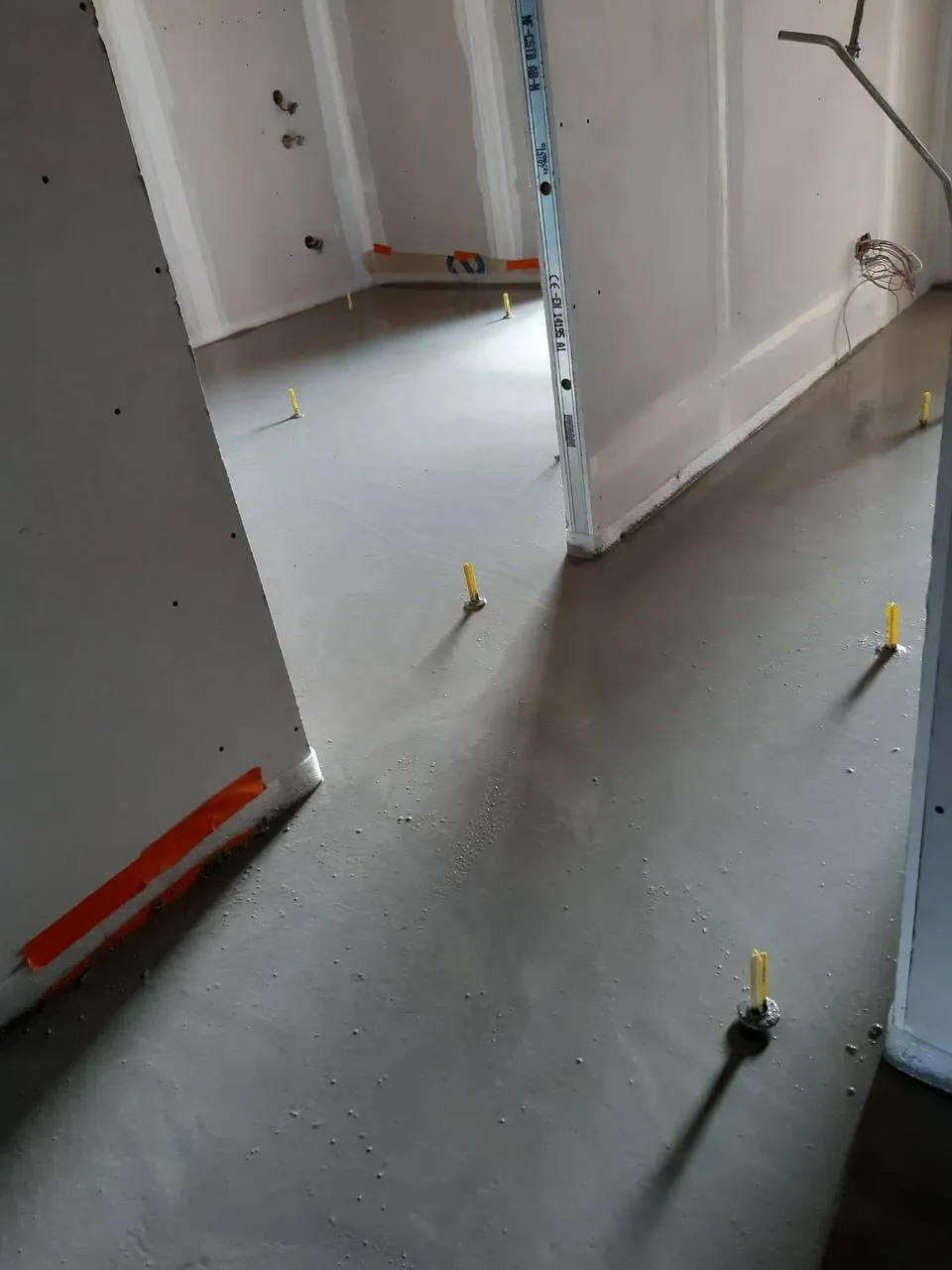 Chape fraîche trépieds couloir